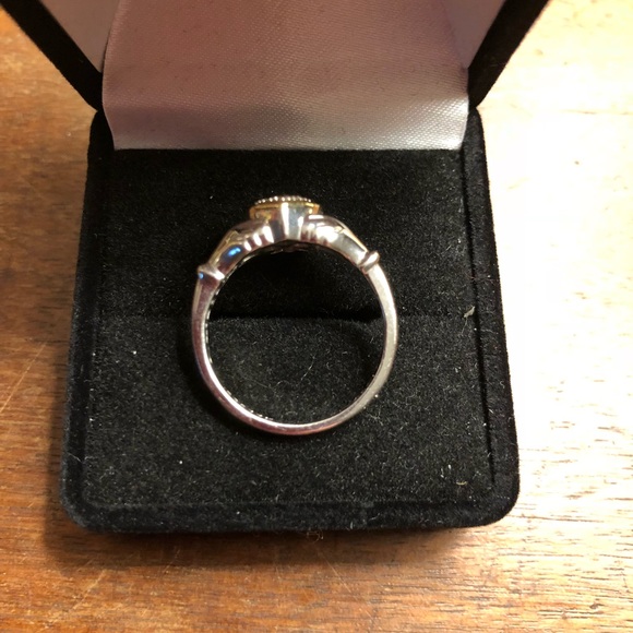 Sterling and gold claddagh ring - Picture 4 of 5